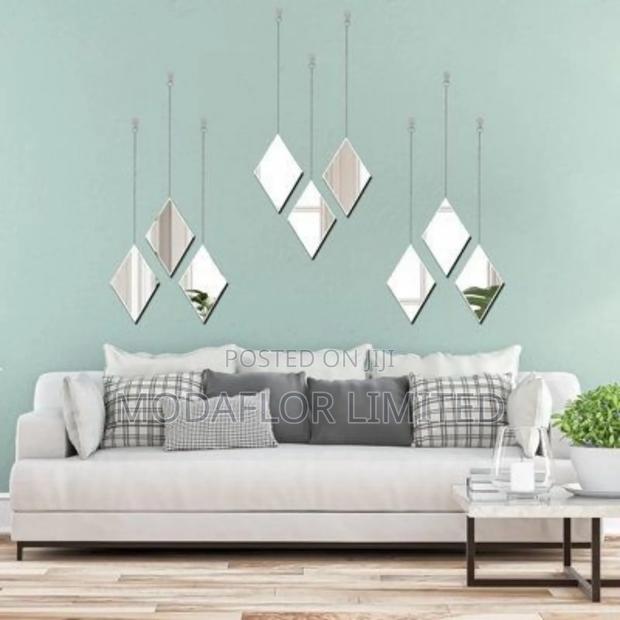 Diamond Acrylic Mirror – Chic Decorative Piece - main view