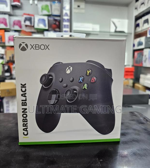 Xbox Series X/S Carbon Black Controller - main view