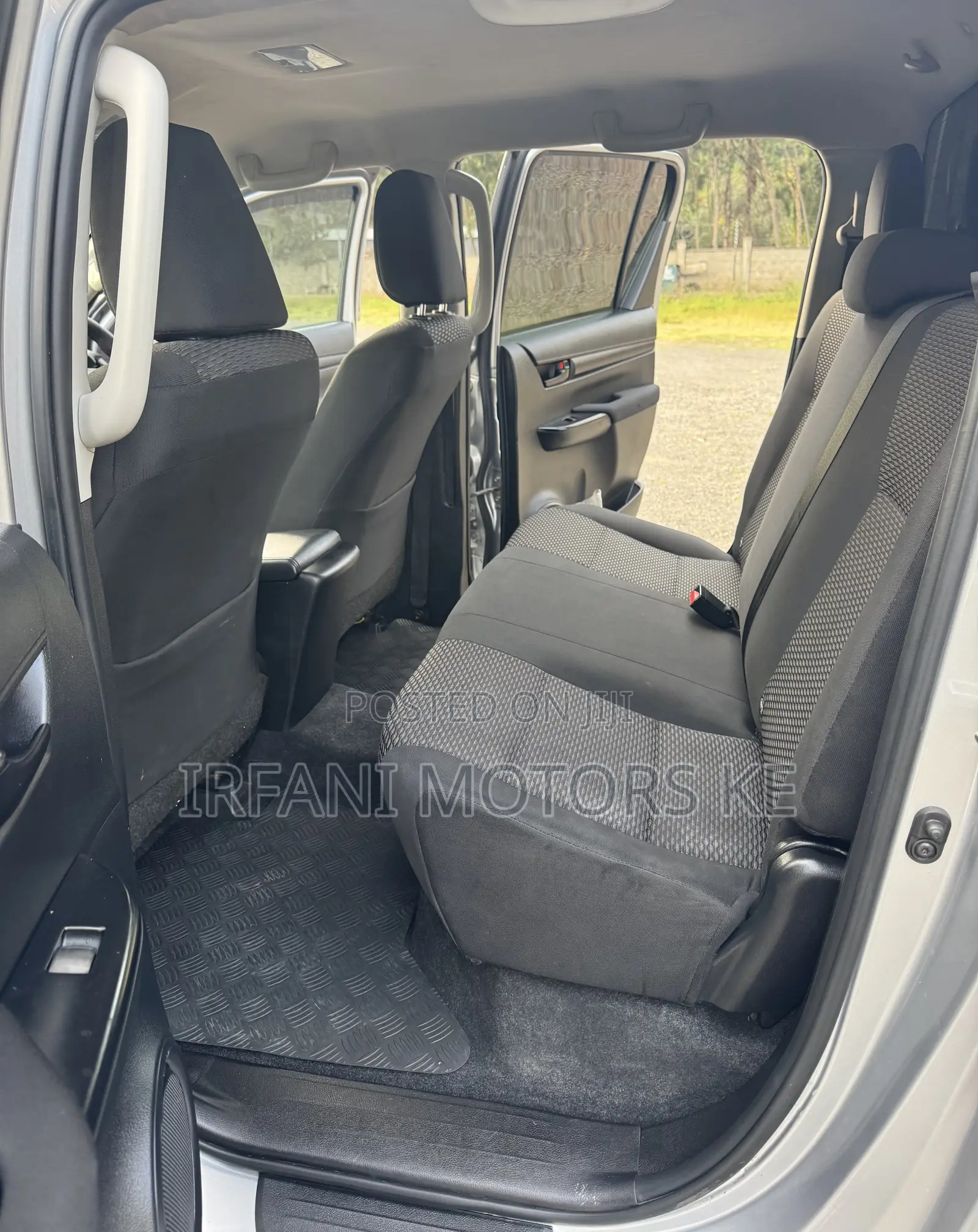 Toyota Hilux Rugged X 4x4 2018 Silver