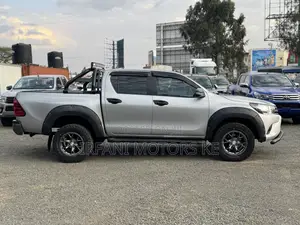 Toyota Hilux Rugged X 4x4 2018 Silver