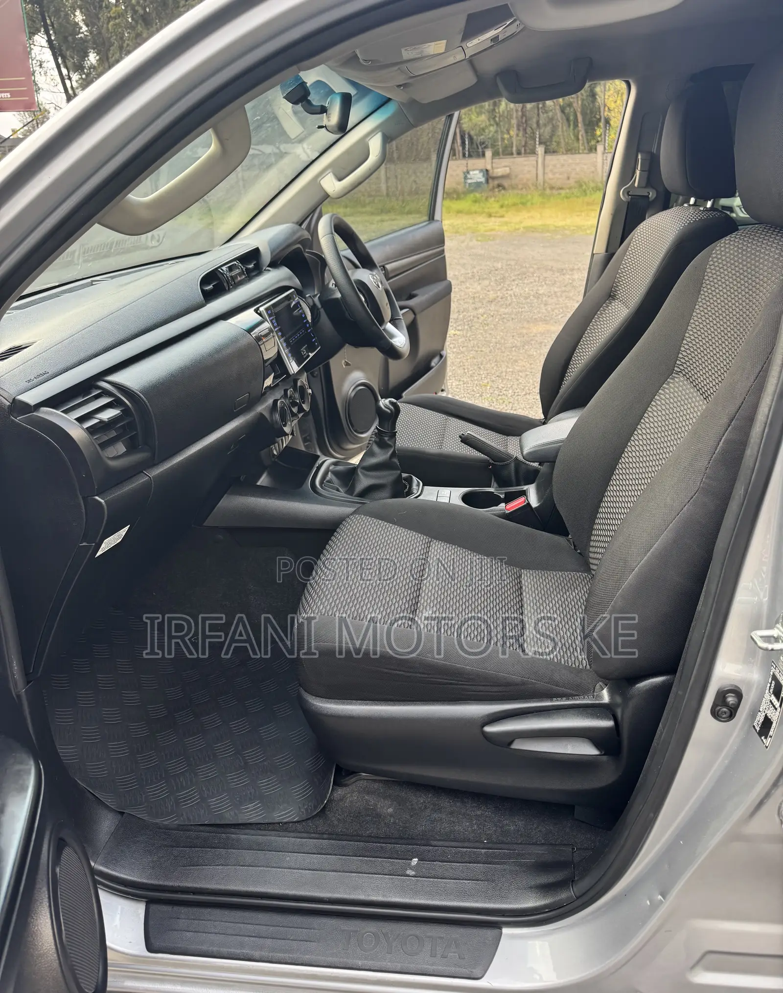 Toyota Hilux Rugged X 4x4 2018 Silver