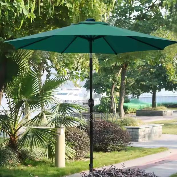 Outdoor Sun Umbrella; Heavy-Duty Outdoor Shade Umbrella