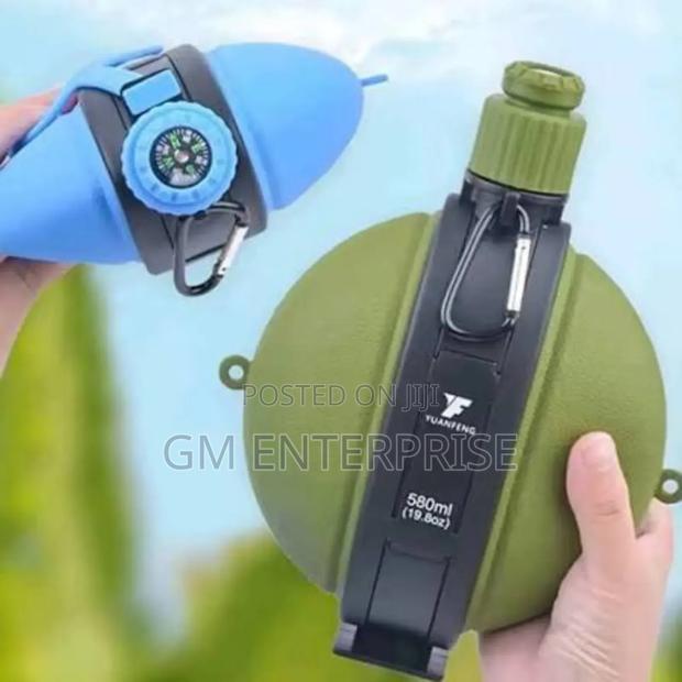 * 1pcs Foldable Silicone Water Bottle With Compass