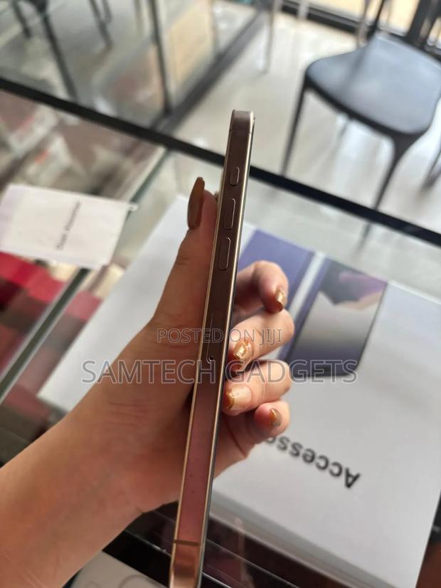 Apple iPhone 16 Pro Max 256 GB Gold - thumbnail 5