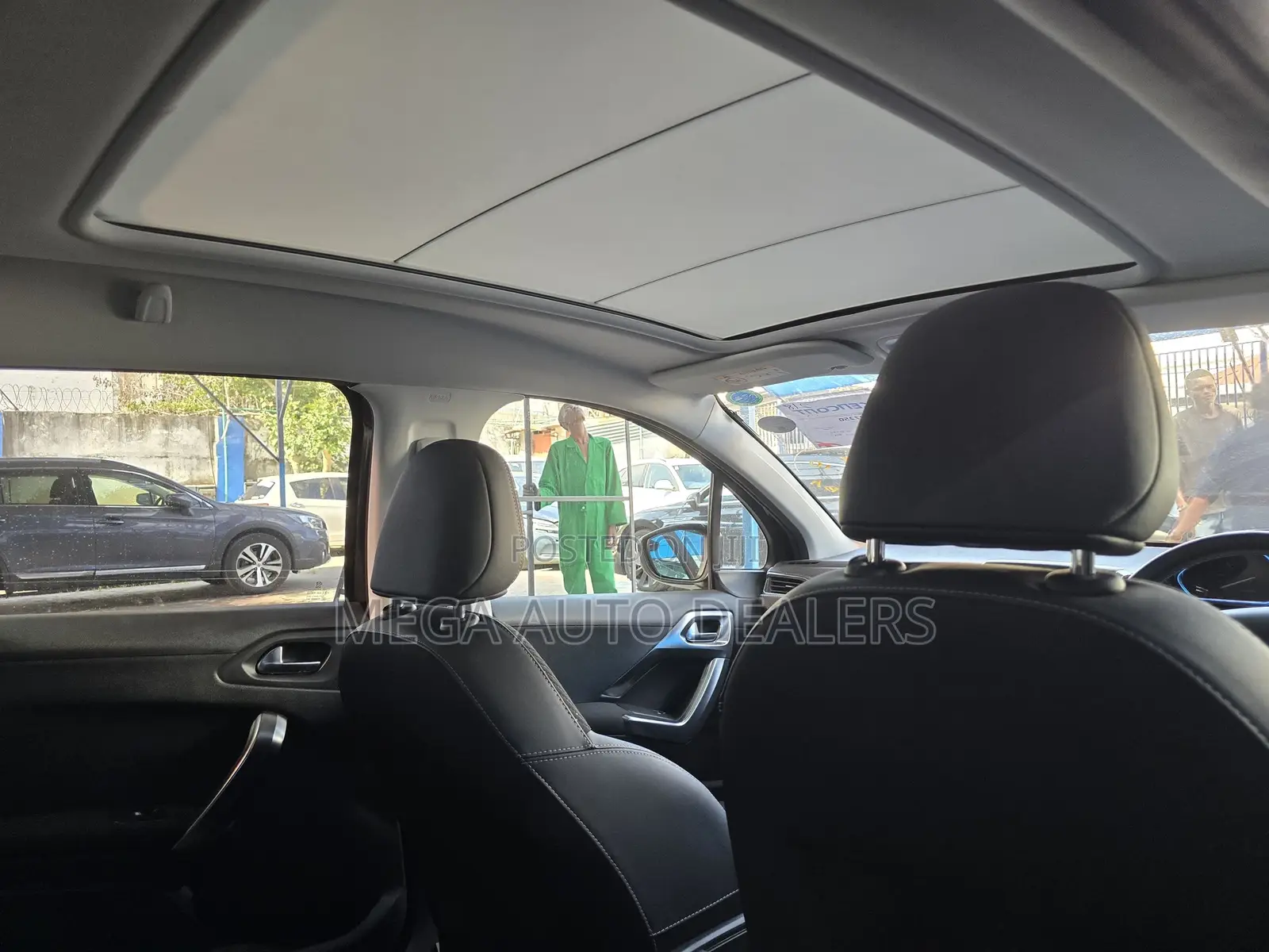 Peugeot 2008 2018 Brown