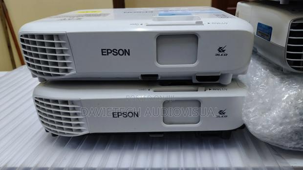 Cb-x05, 3300 Lumen Projector