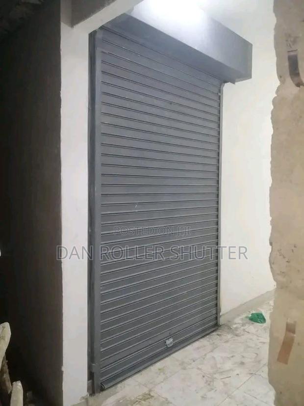 Transparent Roller Shutters for Display Shops - thumbnail 3