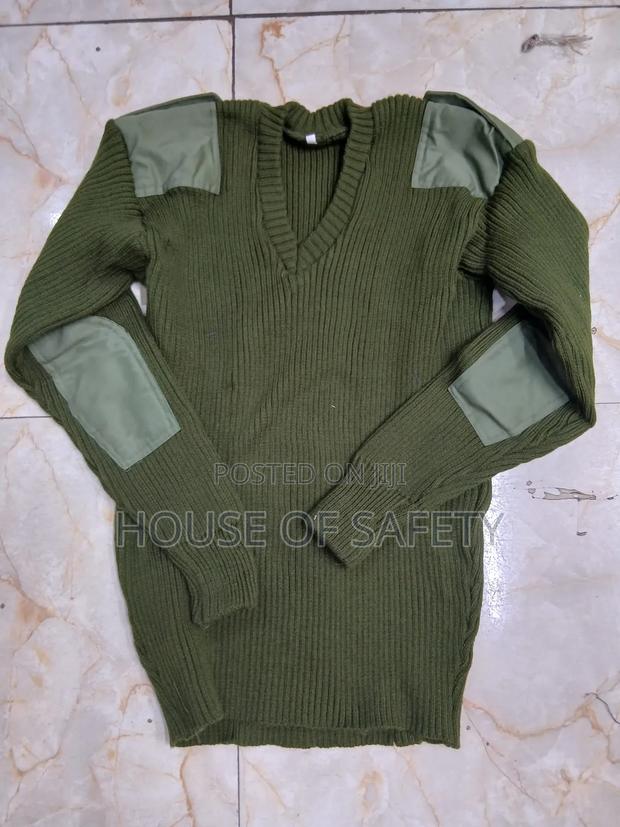 V-Neck Juggle Green Security Sweaters