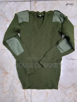 V-Neck Juggle Green Security Sweaters