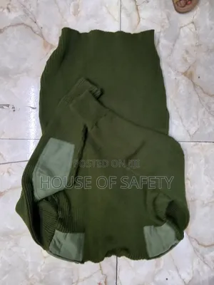 V-Neck Juggle Green Security Sweaters