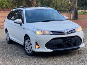 Toyota Corolla Fielder 1.5 Hybrid FWD 2019 White