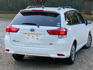 Toyota Corolla Fielder 1.5 Hybrid FWD 2019 White