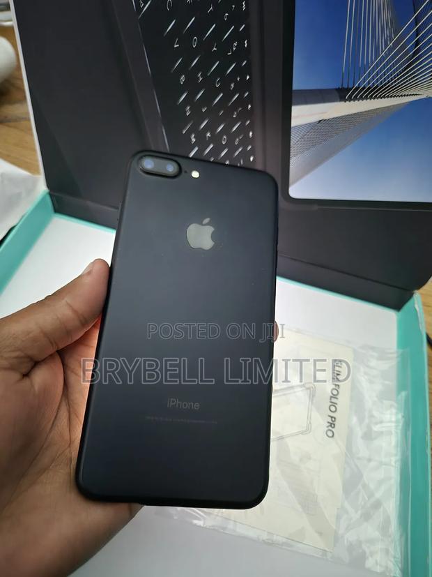 Apple iPhone 7 Plus 128 GB Black - main view