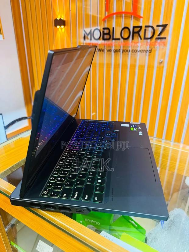 Laptop Lenovo Legion 7 32GB Intel Core I9 SSD 1T - thumbnail 3