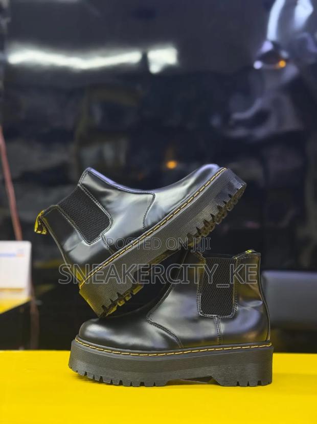 Dr Martens Chelsea Boots - thumbnail 2