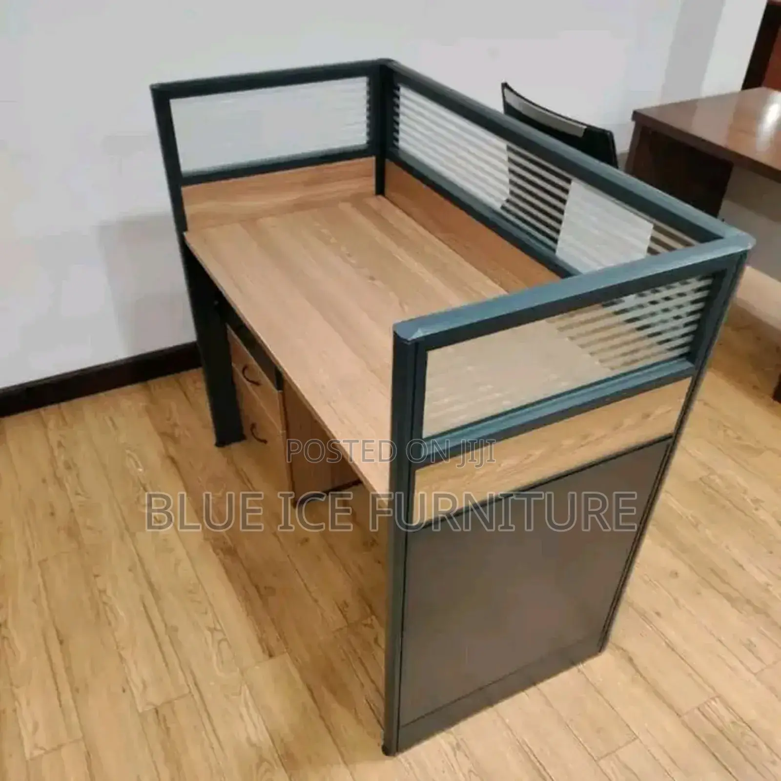 One Way Working Station