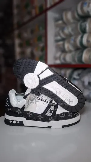 Unisex Louis Vuitton Black/White Quality Shoes
