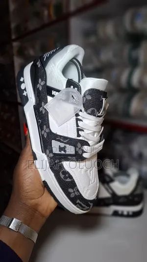 Unisex Louis Vuitton Black/White Quality Shoes