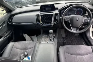 Toyota Crown 2019 White