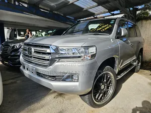 Toyota Land Cruiser 4.6 V8 ZX 2017 Gray