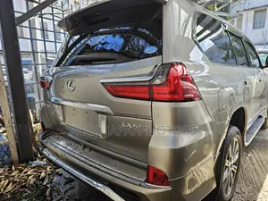 Lexus LX 570 AWD 2018 Gold