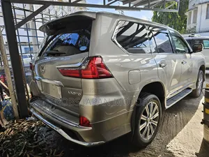 Lexus LX 570 AWD 2018 Gold