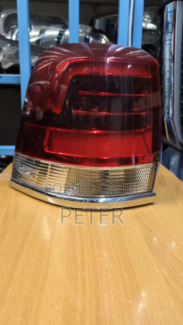 Land Cruiser V8 Headlight