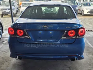 Toyota Crown 2017 Teal