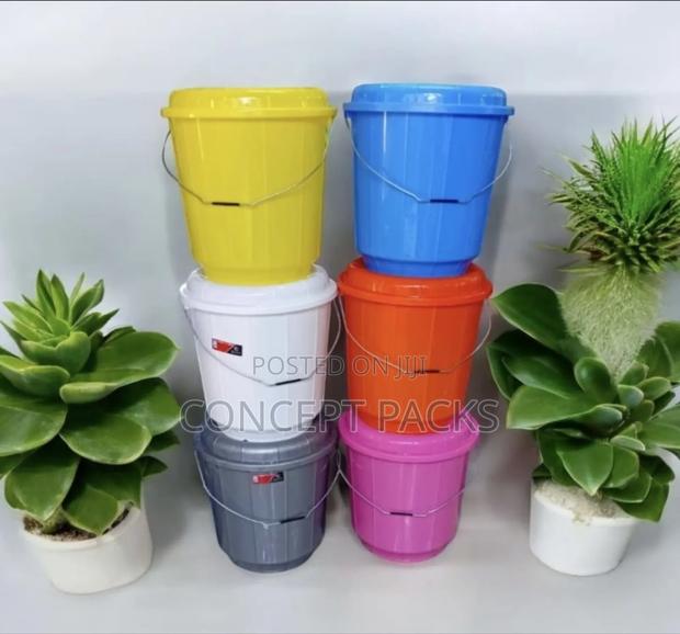 20l Plastic Bucket With Metallic Handle - main view