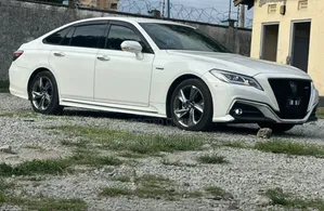 Toyota Crown 2019 White