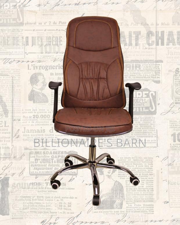 Pro-Grade Ergonomic Executive Leather Chair — Boosts Posture Focus - thumbnail 2