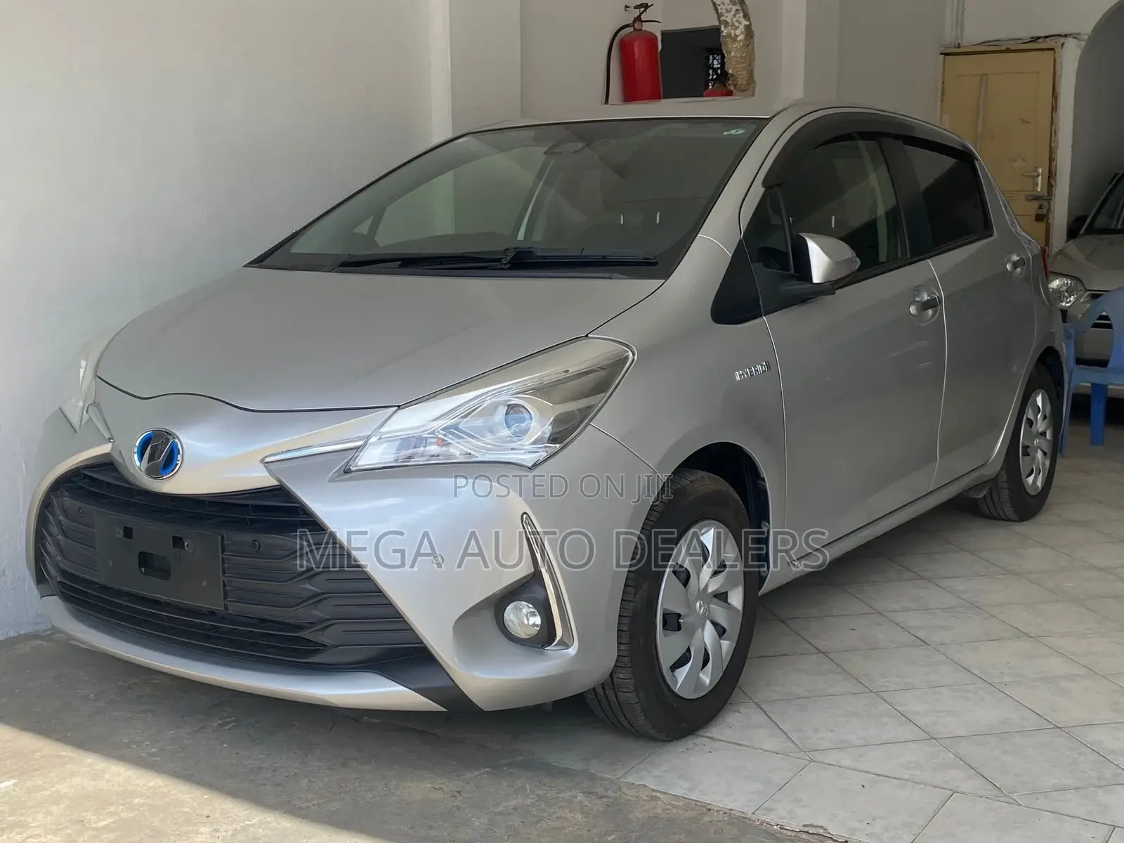 Toyota Vitz 2018 Silver