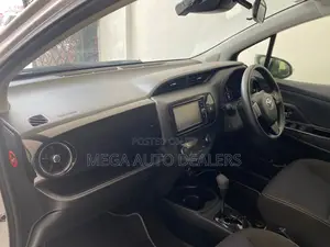 Toyota Vitz 2018 Silver