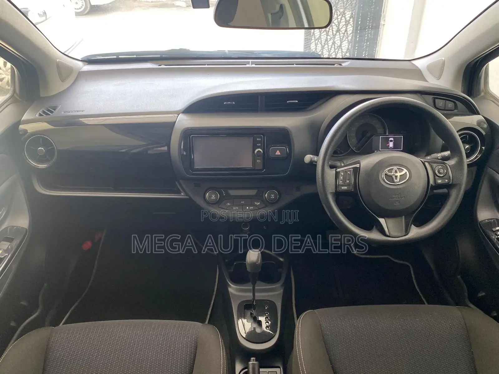 Toyota Vitz 2018 Silver