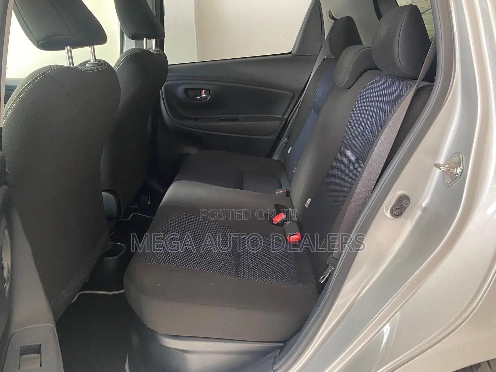 Toyota Vitz 2018 Silver