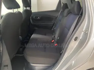 Toyota Vitz 2018 Silver