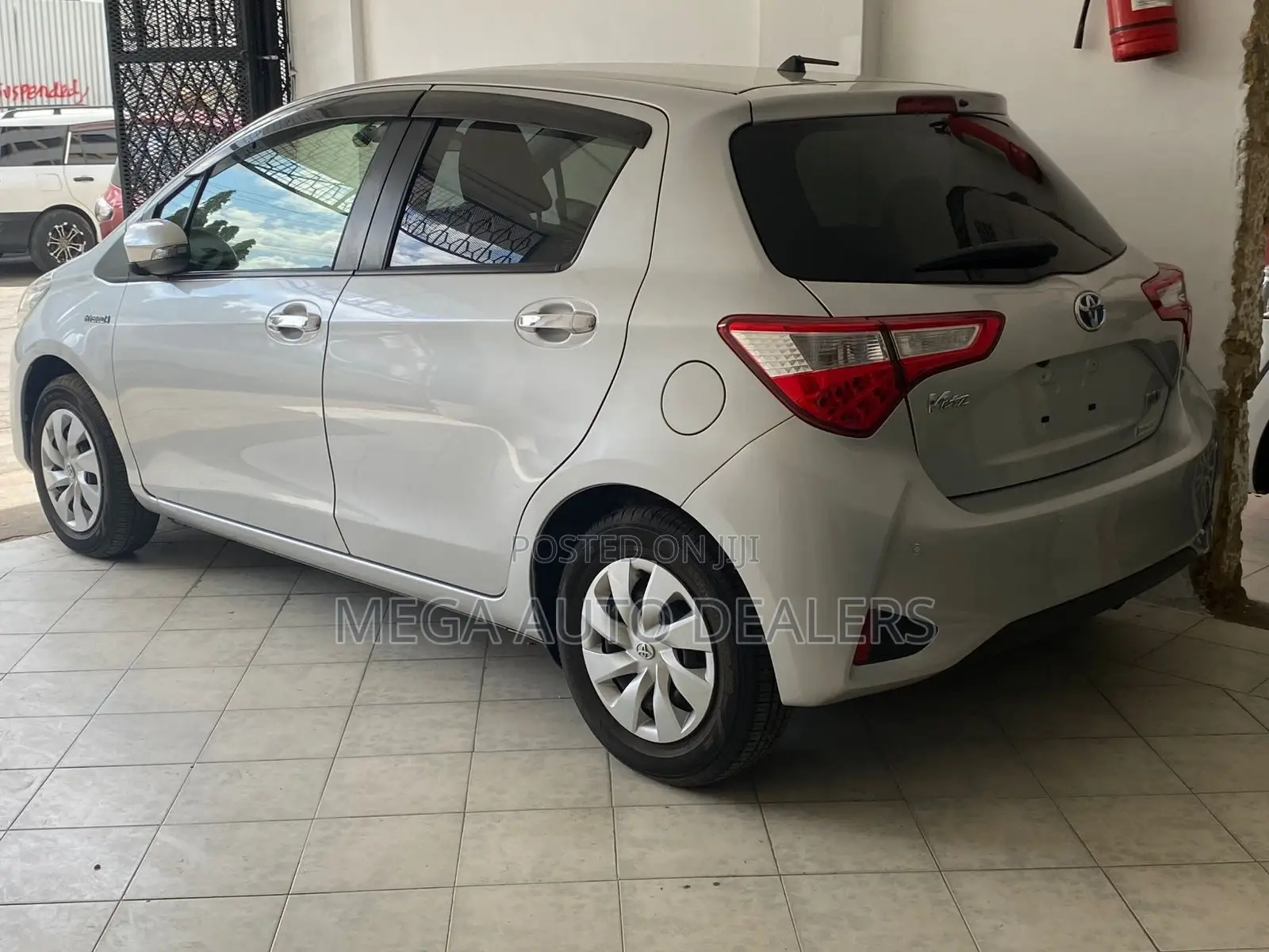 Toyota Vitz 2018 Silver