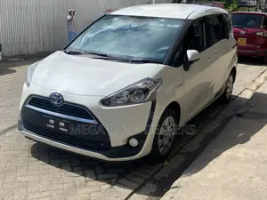Toyota Sienta 2018 White