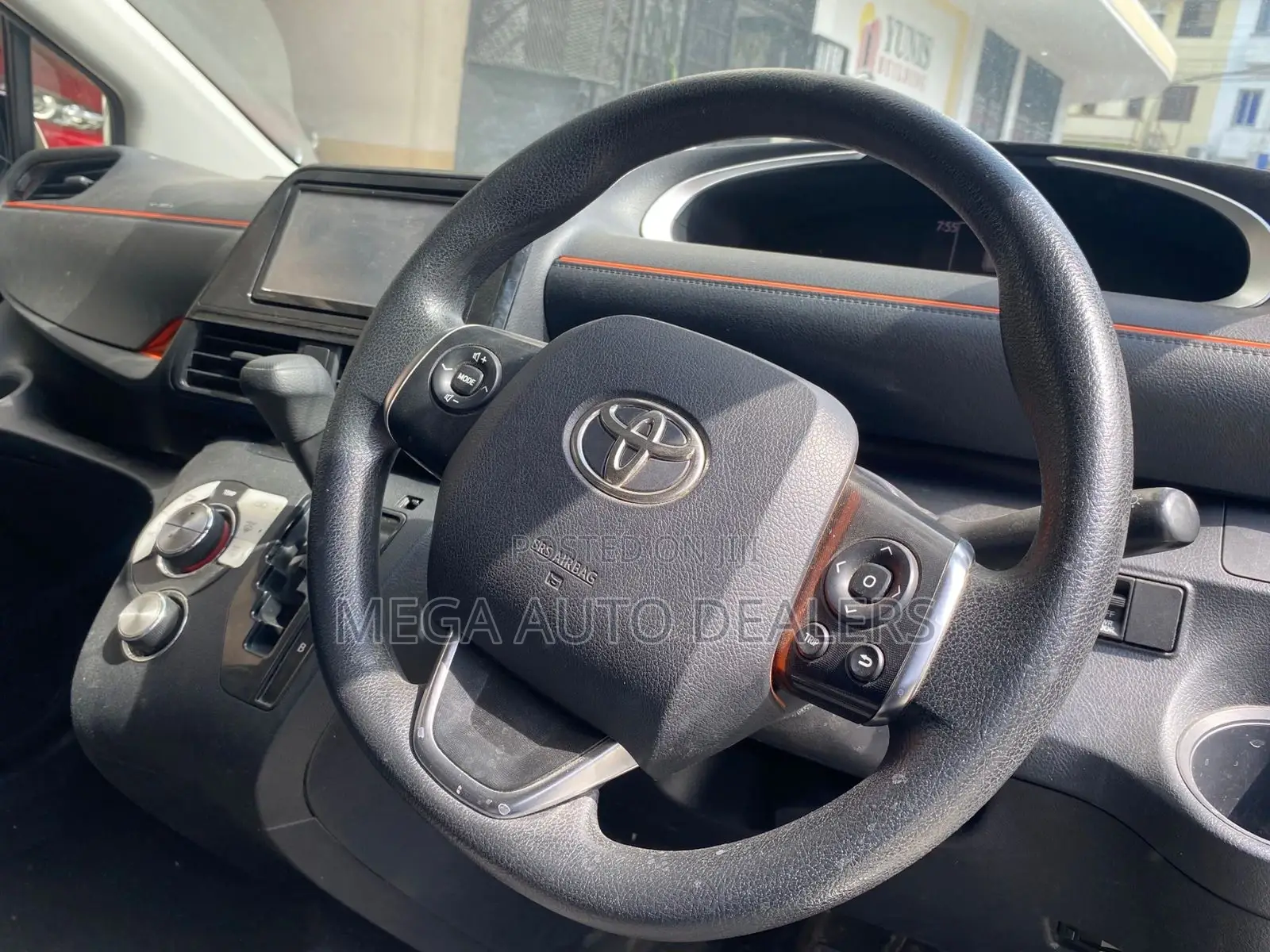 Toyota Sienta 2018 White