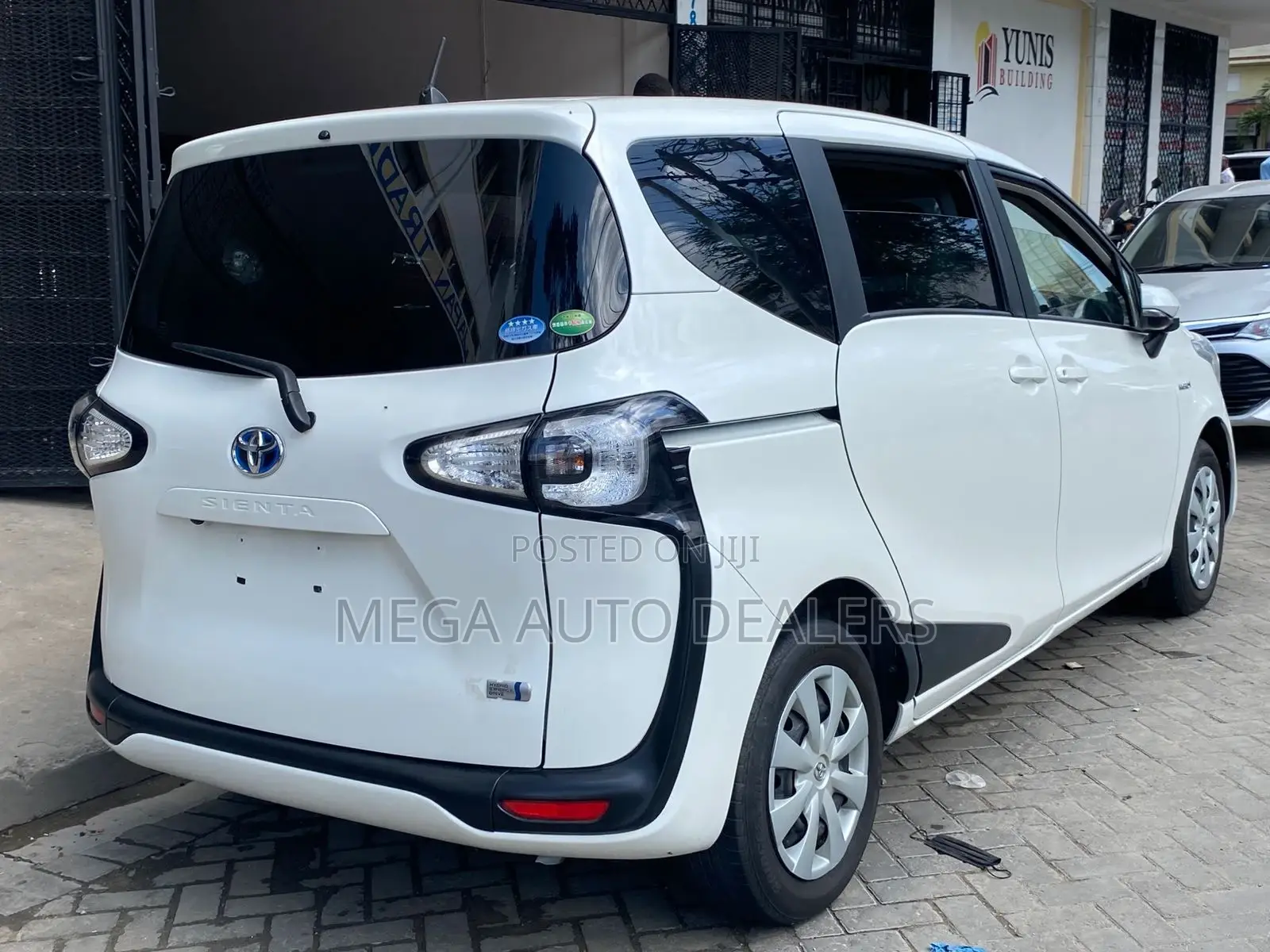Toyota Sienta 2018 White