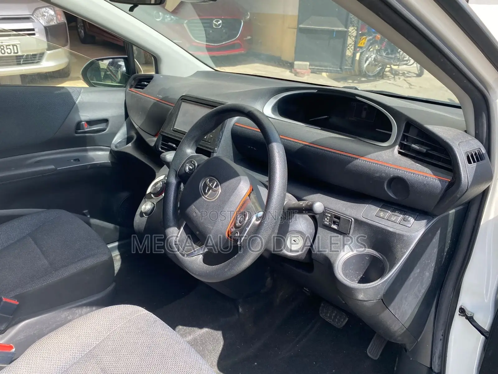 Toyota Sienta 2018 White