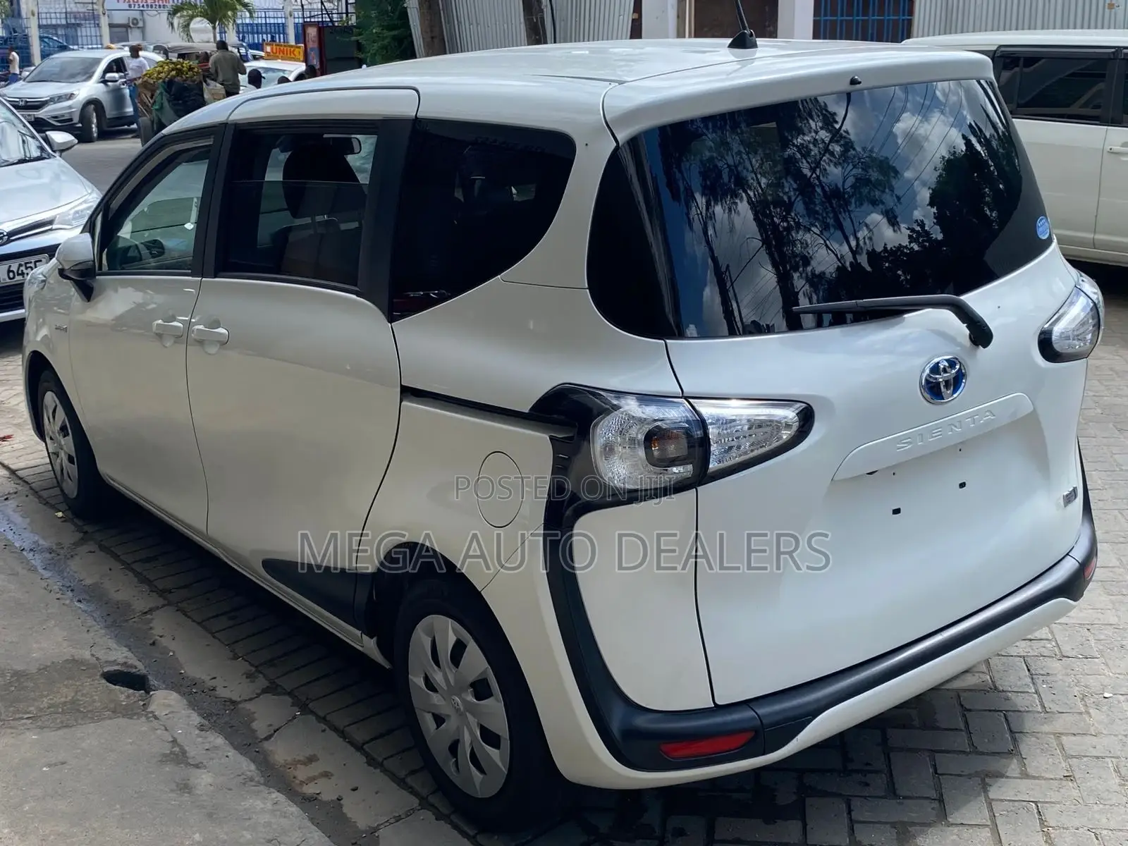 Toyota Sienta 2018 White