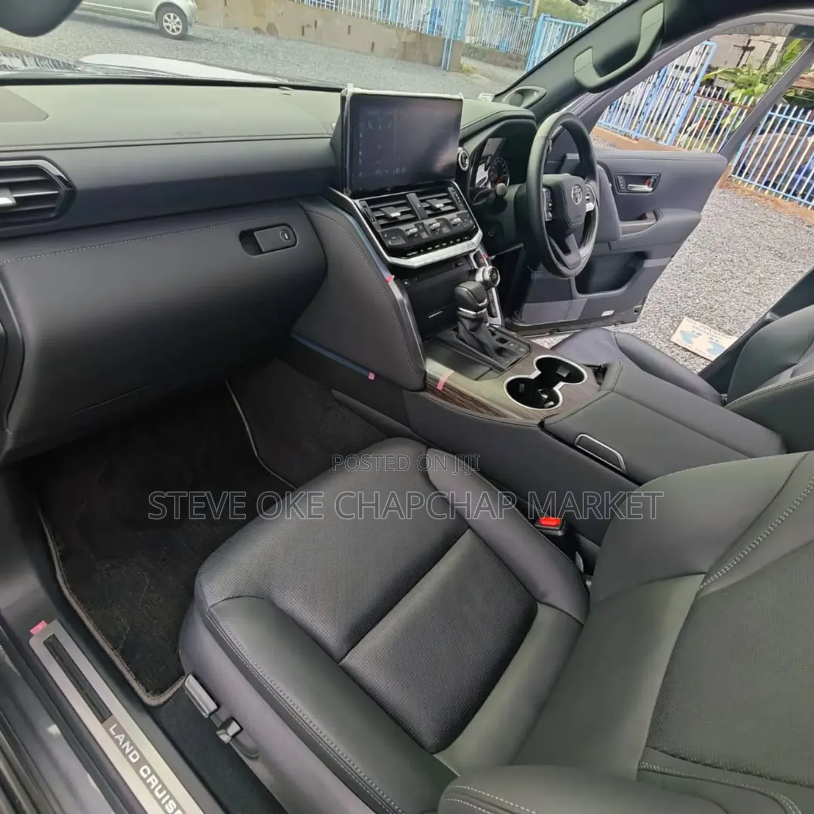 Toyota Land Cruiser LC300 2023 Silver