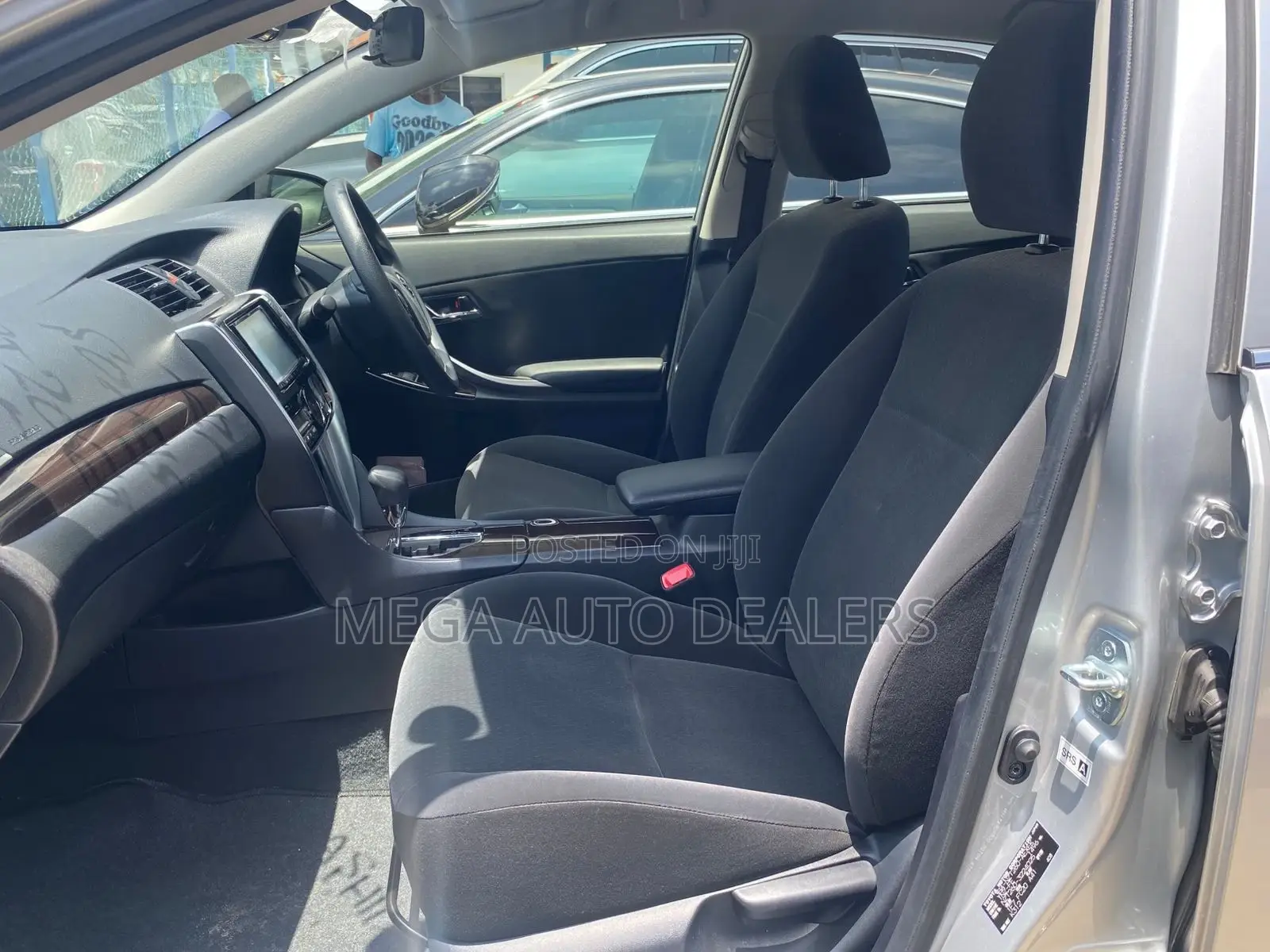 Toyota Premio 2018 Silver