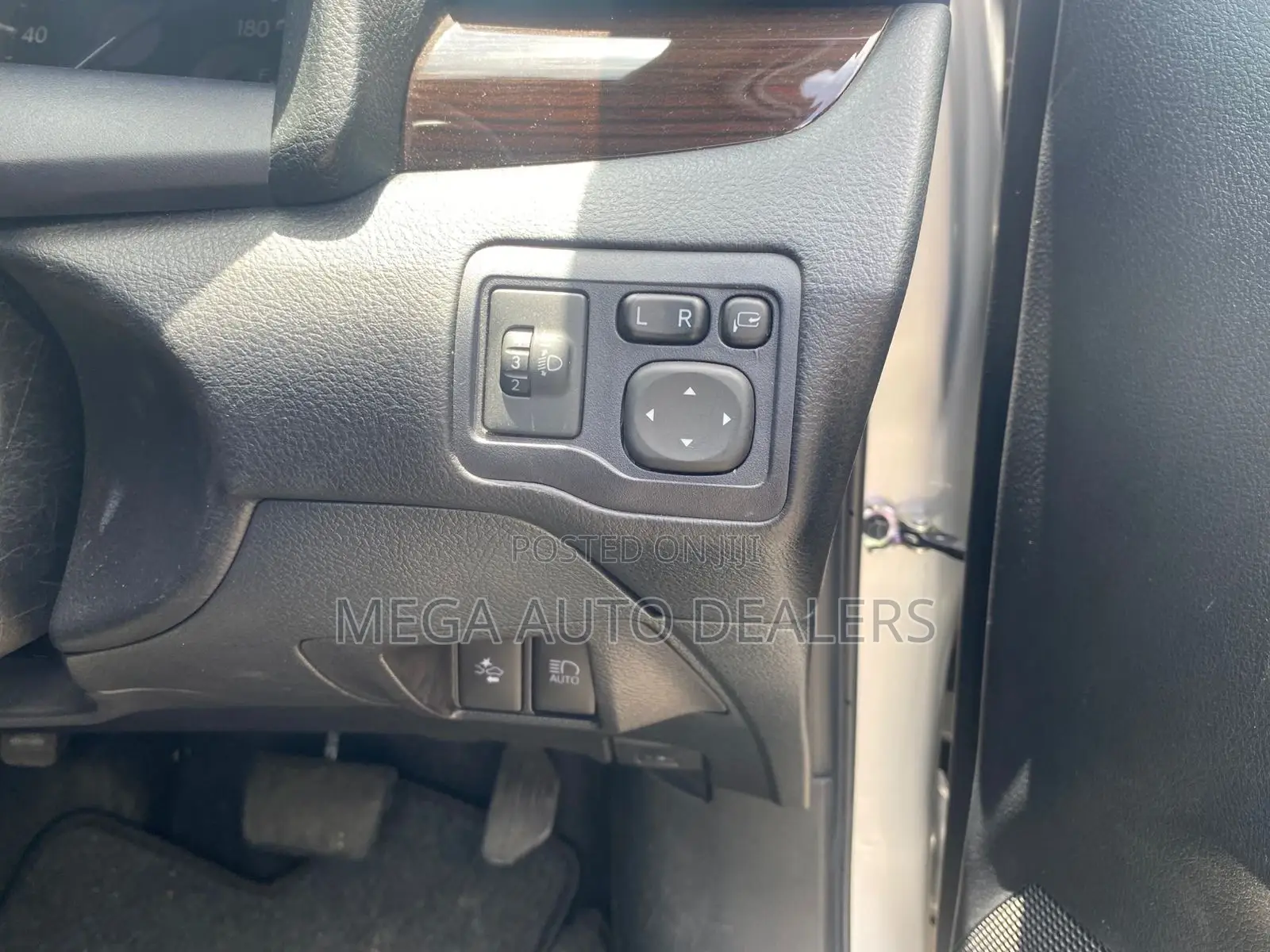 Toyota Premio 2018 Silver