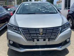 Toyota Premio 2018 Silver