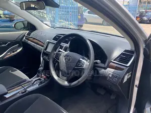 Toyota Premio 2018 Silver