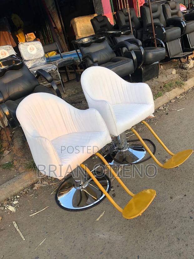 Hydraulic Styling Seats With Ivory Leather - main view