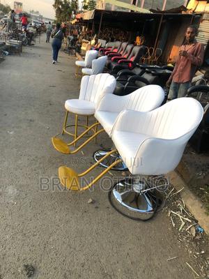 2 Hydraulic Styling Seats and Flower Styling - thumbnail 2