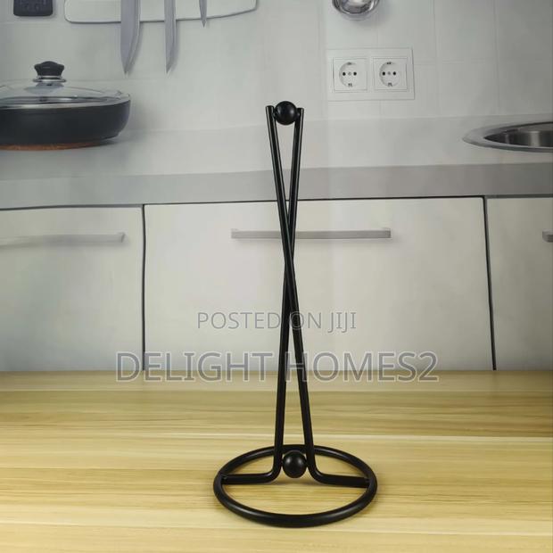 Vertical Iron Paper Towel Holder_st - main view